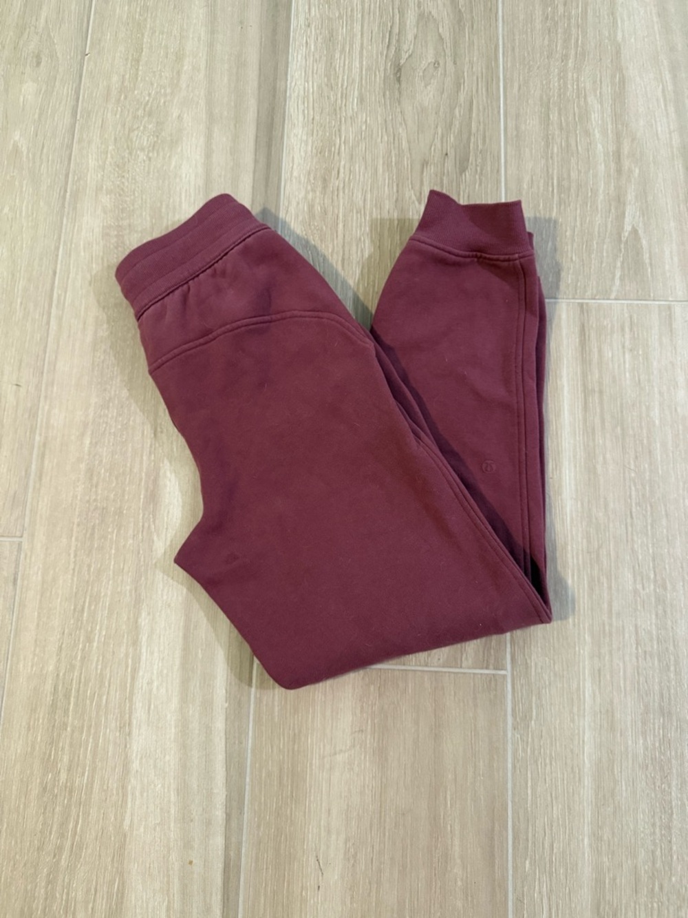 Lululemon Scuba High Rise Jogger Mulled Wine size 2-